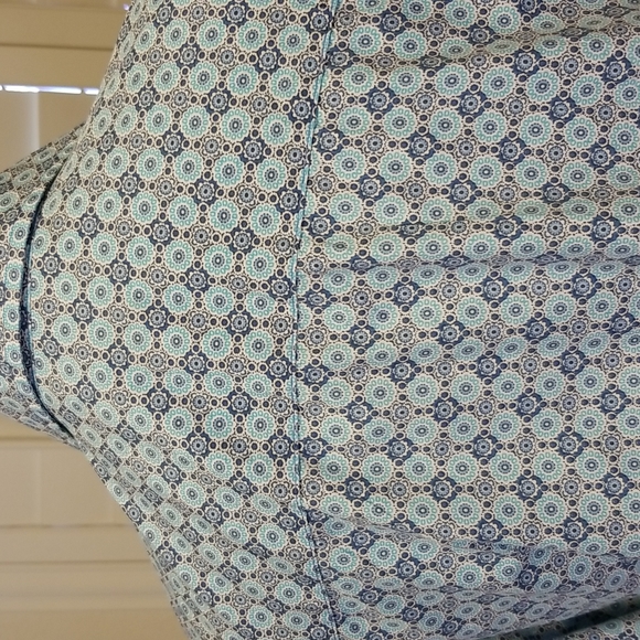 🌼 happy light weight button up blue flowered top - Picture 6 of 11